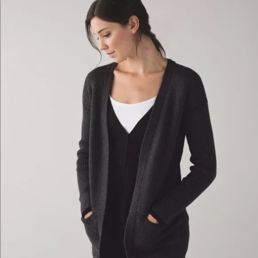 Lululemon Vestigan Size 6 Black Heather Gray